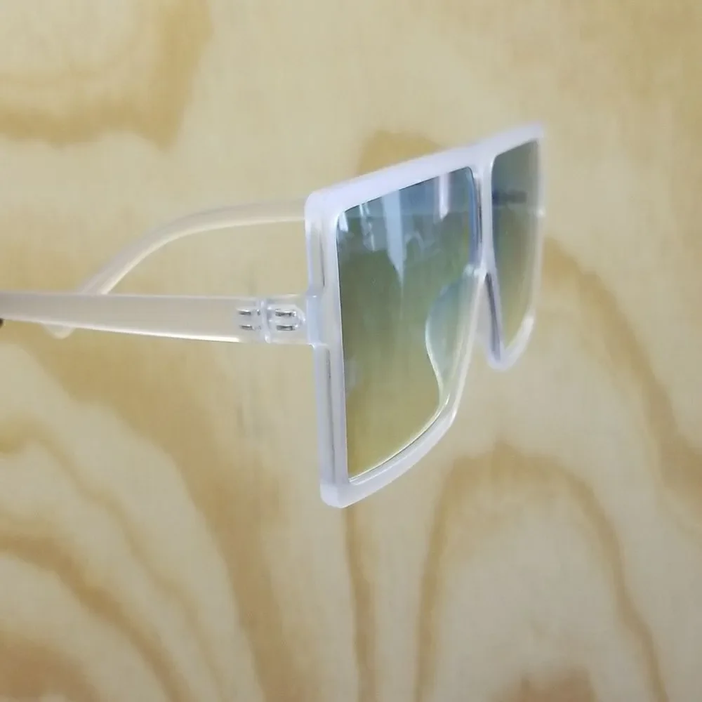 High Fashion Wmn's Oversized Sunglasses.